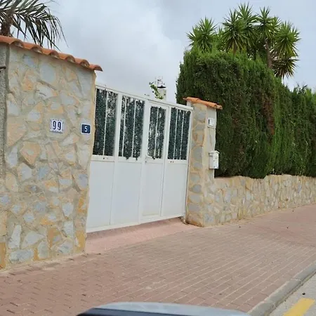 With 4 Bedrooms And 2 Bathrooms And 1 Pool Βίλα