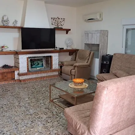 With 4 Bedrooms And 2 Bathrooms And 1 Pool San Fulgencio